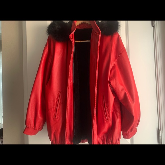 Soft leather warmth in excellent condition. - Picture 2 of 2